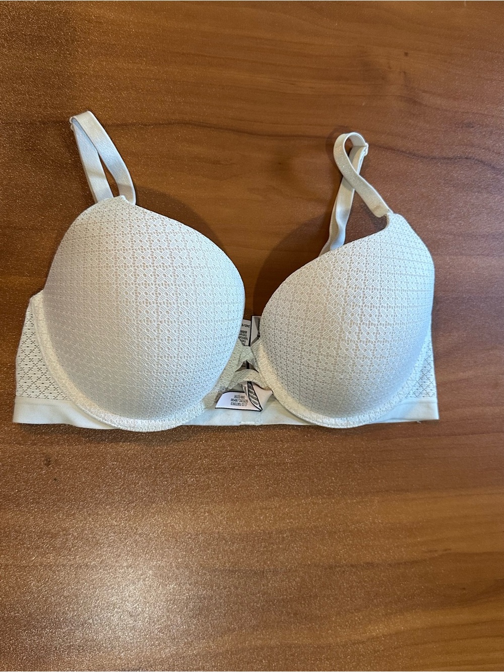 Victoria’s Secret White Lace Push Up Bra Size 34D Underwire Everyday Lingerie